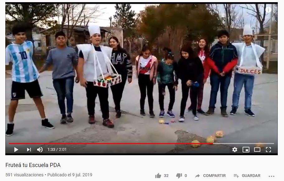 Los  alumnos del CPEM de Piedra del Águila hicieron su propio video para fomentar el consumo de frutas.