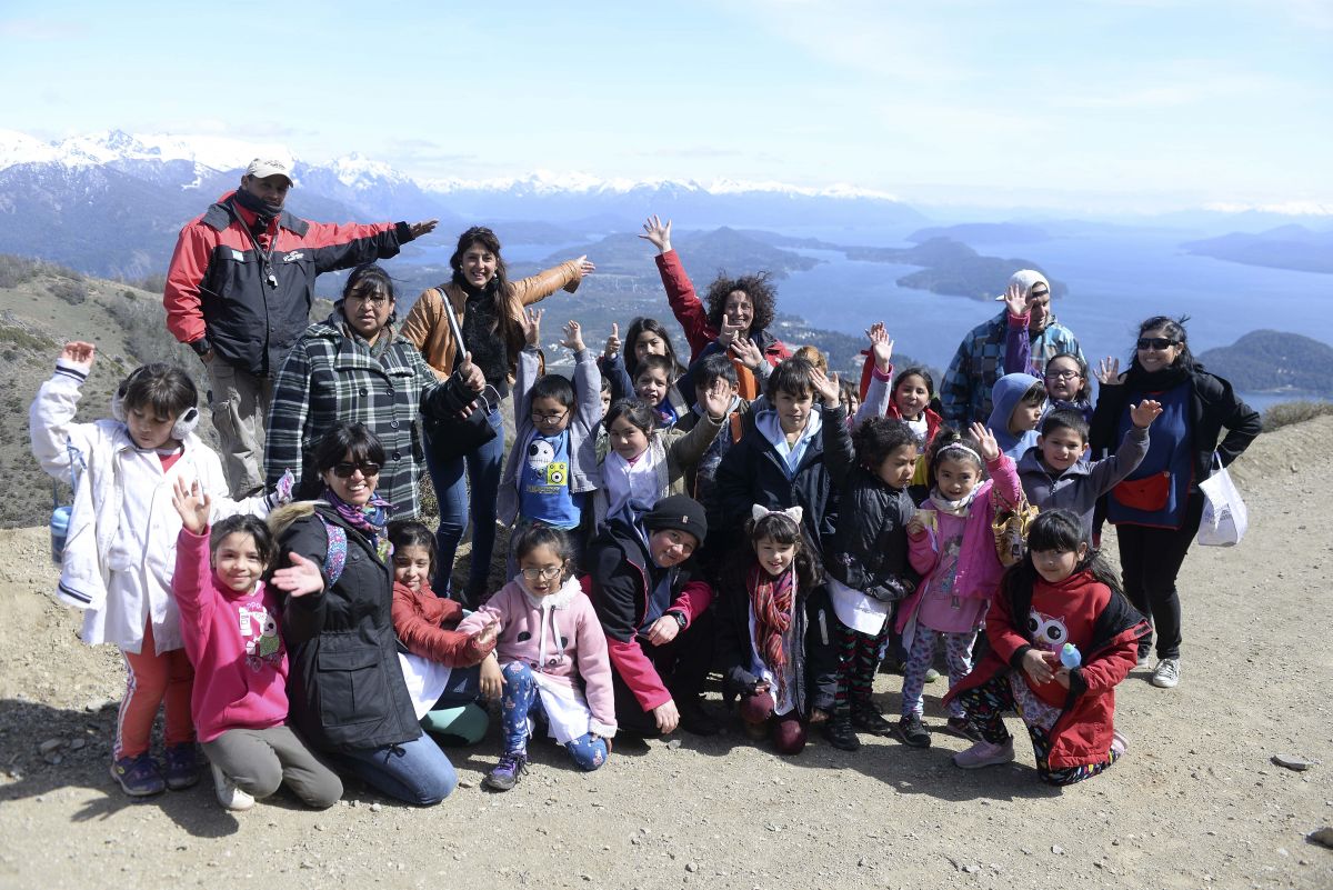 Unos 26 chicos de la escuela 343 visitaron el cerro Otto. Foto: Alfredo Leiva