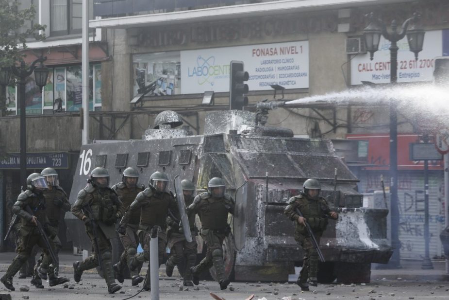 Las situaciones de violencia y represión se mantienen en las distintas regiones. (Foto: Rodrigo Abd para AFP)