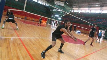 El plantel del Dino tuvo su primera práctica de pretemporada. (Foto: Oscar Livera)