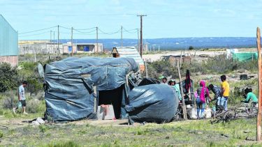 Pobreza y marginacion a la vista, en el segundo centro turístico más importante de Río Negro. Todo ante la pasividad municipal.  (Fotos: Martín Brunella)