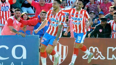 El rionegrino Nicolás Mazzola le dio la victoria a Unión, que se quedó con el clásico ante Colón.