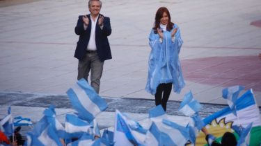 El candidato presidencial del Frente de Todos, Alberto Fernández, y su compañera de fórmula, la senadora y ex presidenta Cristina Fernández de Kirchner. Foto: Diego Izquierdo para Télam