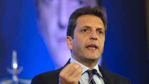 Para Massa, la aparición de los cuadernos en la previa electoral es «raro»