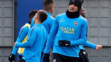 Carlitos no estuvo en la práctica y encendió las alarmas en Casa Amarilla.