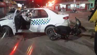 El chofer del taxi fue trasladado al hospital con heridas leves. Foto: gentileza Taxistas en Movimiento.