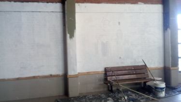 El mural que fue tapado con pintura blanca. Foto: Facebook @prensa.aten