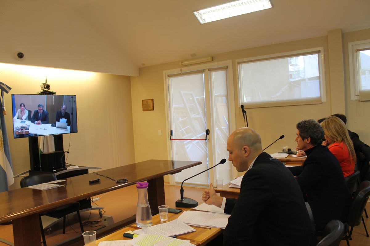 Los jueces escucharon por videoconferencia los planteos del defensor oficial Marcos Cicciarelo (izquierda) de los fiscales y los abogados querellantes. (Foto: Gentileza)