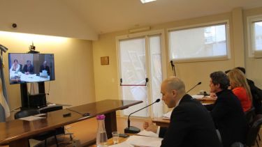 Los jueces escucharon por videoconferencia los planteos del defensor oficial Marcos Cicciarelo (izquierda) de los fiscales y los abogados querellantes. (Foto: Gentileza)