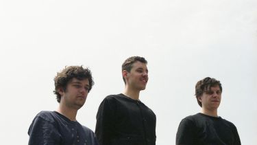 BADBADNOTGOOD. Canadienses de Toronto, Son conocidos por sus versiones de canciones hip-hop y sus colaboraciones con Kendrick Lamar, Tyler The Creator,entre otros.