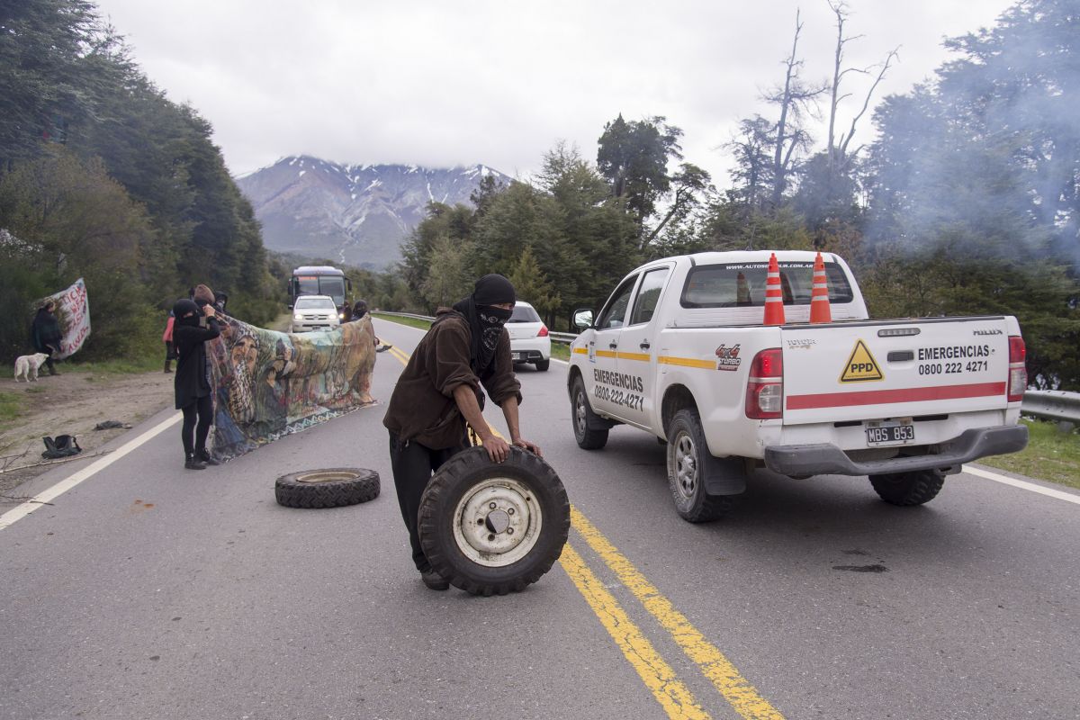 El ataque con piedras ocurrió esta tarde de martes a la altura de la ocupación mapuche, en Villa Mascardi, a unos 35 kilómetros al sur de Bariloche. (Foto archivo)