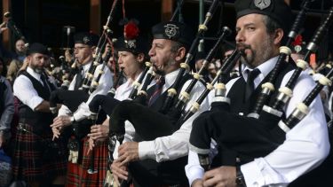 El desfile arrancó ayer por la tarde desde Mitre y John O´Connor. Foto: Alfredo Leiva