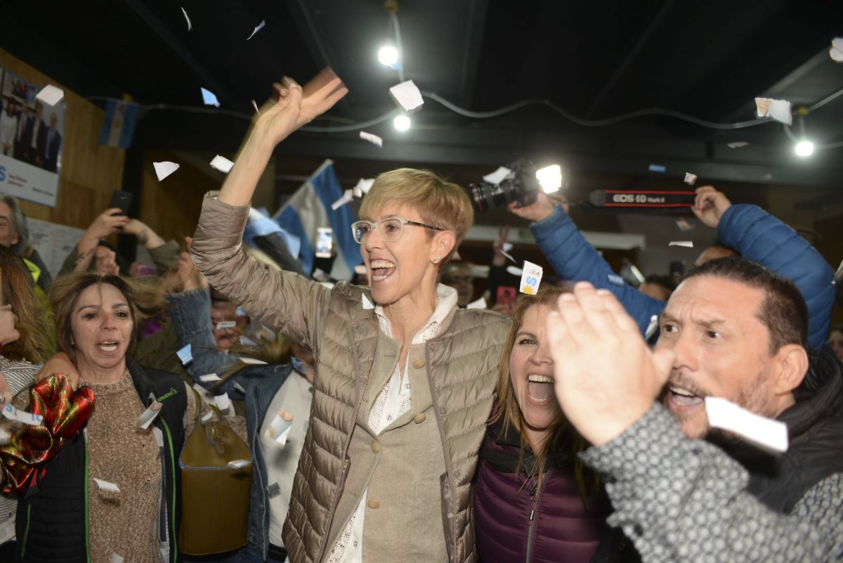 La senadora reelecta Silvina García Larraburu, en los festejos en Bariloche. Foto: Alfredo Leiva