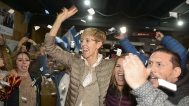 La senadora reelecta Silvina García Larraburu, en los festejos en Bariloche. Foto: Alfredo Leiva