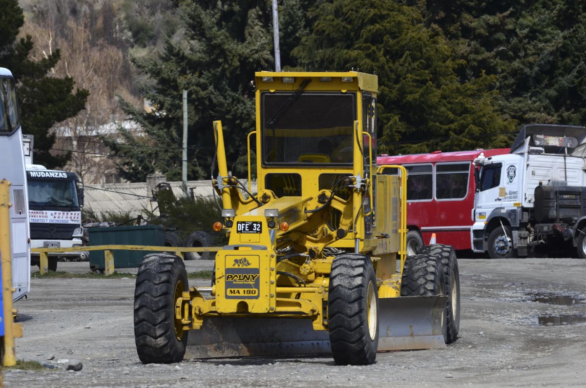 Los equipos de OPS se usaron para el mantenimiento de calles de ripio en Bariloche. Foto: archivo