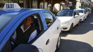 Los taxis de Bariloche quieren un 60% de aumento en la bajada de bandera