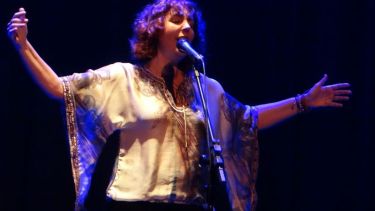 Carmina Cannavino llega a Neuquén este jueves a las 21, en el Aula Magna de la UNCO. Foto: Gentileza