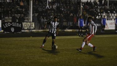 Aguirre ya había tenido un buen ingreso en la derrota con Huracán Las Heras. (Foto: Juan Thomes)