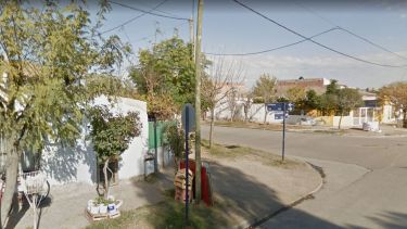 La pareja se bajó sin pagar el viaje y los taxistas fueron hasta su casa par exigirles que abonen. (Captura)