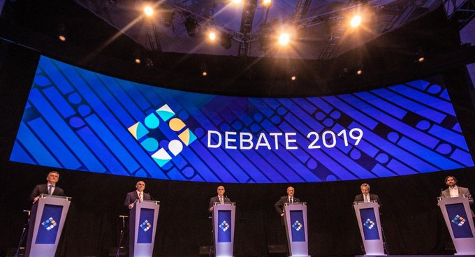 Los seis candidatos, en el debate. - Foto: prensa Debate)