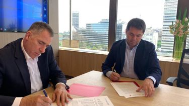 De la firma participaron, entre otros, el ministro de Energía Alejandro Monteiro y Danny Massacese, Upstream Managing Director de PAE.