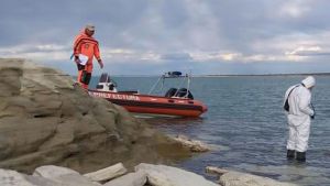 Investigan si el cuerpo hallado en Casa de Piedra es del tercer pescador desaparecido
