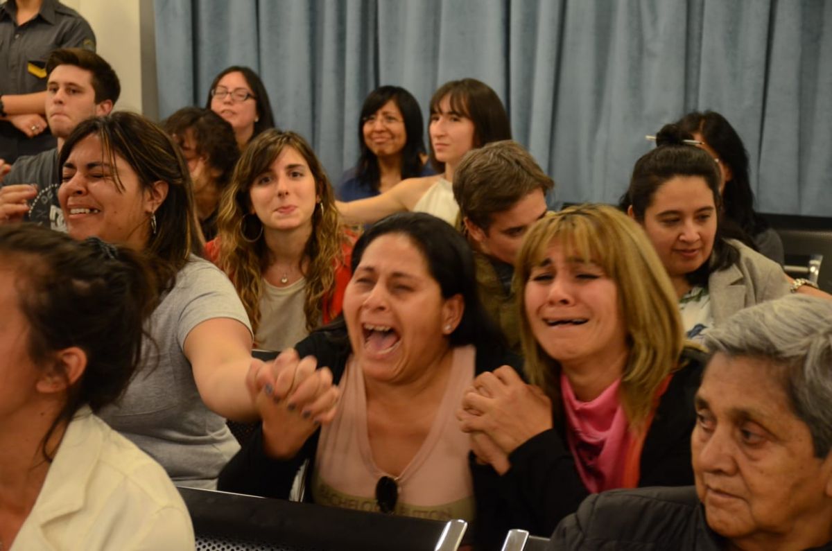 La emoción del público al oir el veredicto del jurado. Foto Yamil Regules.