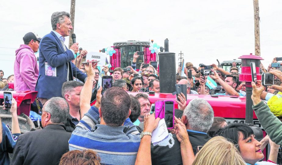 Macri, en Reconquista, Santa Fe, en otra marcha “Sí se puede”. Foto: Télam.-