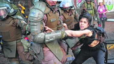 Parte central del reclamo es la construcción de un nuevo pacto social que rompa con el estancamiento en la estructura social que fija el modelo neoliberal.