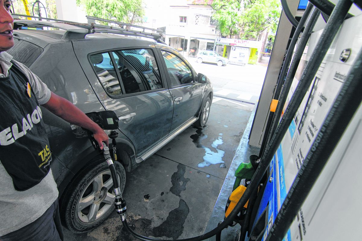 La medida internacional para el valor de la nafta se estima entre 1 y 1,15 dólares por litro.  Foto: Oscar Livera