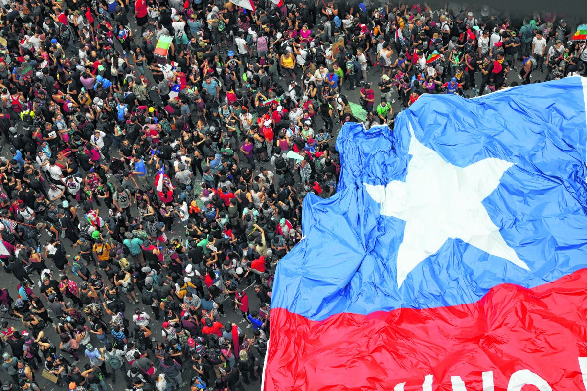 El centro de la capital chilena  fue una marea humana no vista desde las marchas de por la democracia.  Foto: AP
