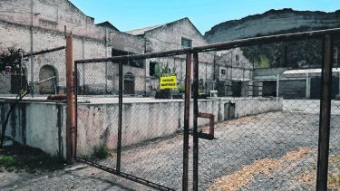 Operarios de la planta permanente de La Reginense reclaman pago de salarios adeudados. (Foto archivo)