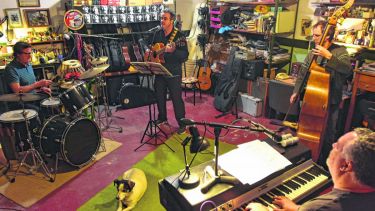 Luis Andrade, junto a Ernesto Pugni, Andrés Fuhr y Eduardo Travaglino, vuelve a escena en Casa de la Cultura.