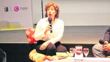 Quizás no mucho sepan que Arabela Carreras es Licenciada en Letras Modernas.