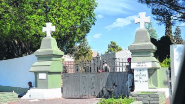 En el “nuevo” presupuesto se aumentó la partida para hacer el pórtico del cementerio.