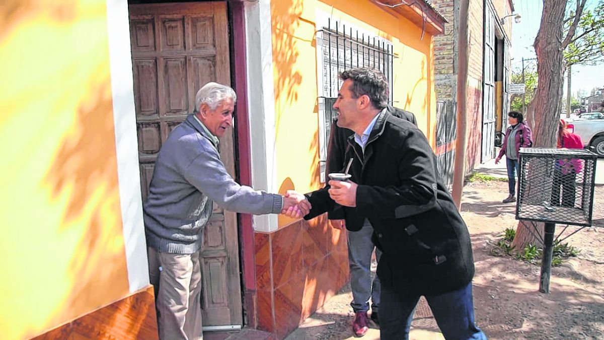 El diputado y candidato a la reelección Darío Martínez fue uno de los que más actividades realizó por el interior provincial.  Foto: Gentileza