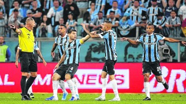 Los jugadores de Gremio piden la utilización de la tecnología.  
