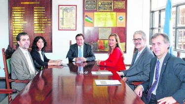 El STJ con el gobernador Alberto Weretilneck.  Aviso para corregir sumas no remunerativas y aval para pagos “no bonificables”. 