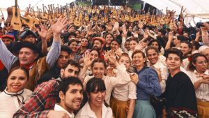 Video: así fue el impresionante homenaje al Maruchito de 300 guitarristas y bailarines