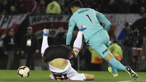 «Te invito a un posible penal»: los audios del VAR en el River-Boca