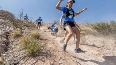 El exigente recorrido en las bardas puso a prueba a los atletas. Fotos: gentileza Carlos Mir.