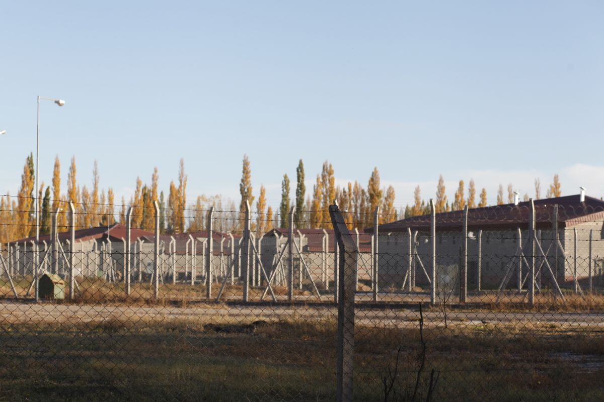 La cárcel de Senillosa aún no tiene el servicio de efluentes cloacales en orden. Foto Juan Thomes
