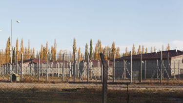 La cárcel de Senillosa aún no tiene el servicio de efluentes cloacales en orden. Foto Juan Thomes