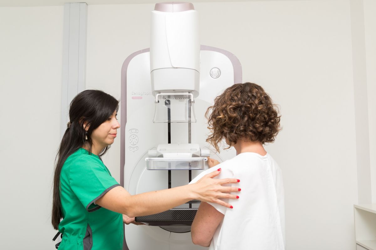 La mamografía es el estudio que puede dar un diagnóstico temprano de cáncer de mama. Foto Archivo: Gentileza