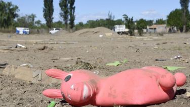 El terreno municipal permaneció custodiado por la policía todo el fin de semana.