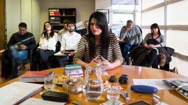En la imagen, tomada de un concurso, se puede ver el sol que entra por la ventana y provoca calor en las oficinas. Foto: Archivo.