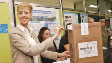 La senadora Silvina García Larraburu votó en Bariloche esta tarde. Gentileza