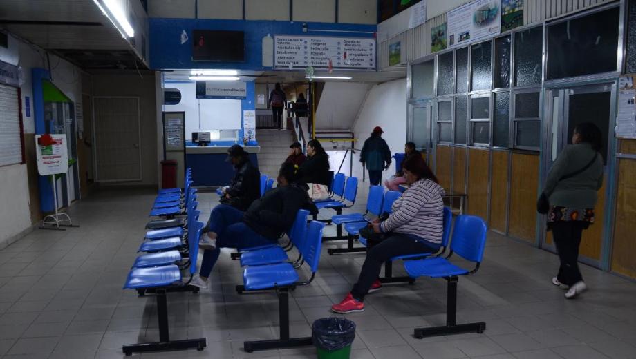 El paro de los trabajadores del hospital Castro Rendón comenzó hoy, a las 6, y se extiende por 24 horas. (Archivo).-