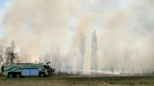 Un incendio de pastizales alarmó al Aeropuerto de Neuquén