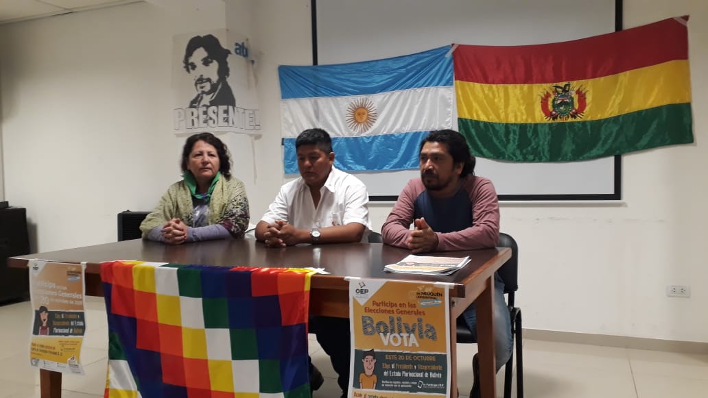 Representantes de la comunidad boliviana dieron una conferencia de prensa en el salón de ATEN Provincia para informar sobre los comicios presidenciales del próximo 20. (Gentileza).